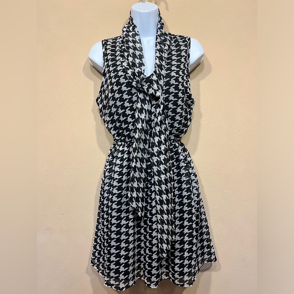 2B bebe Houndstooth Dress